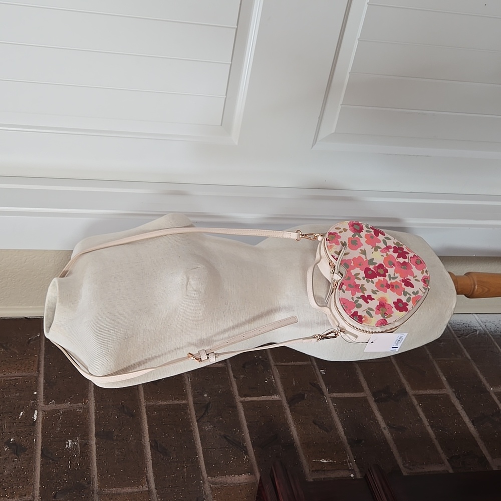 NWOT Lauren conrad Heart Crossbody Purse
